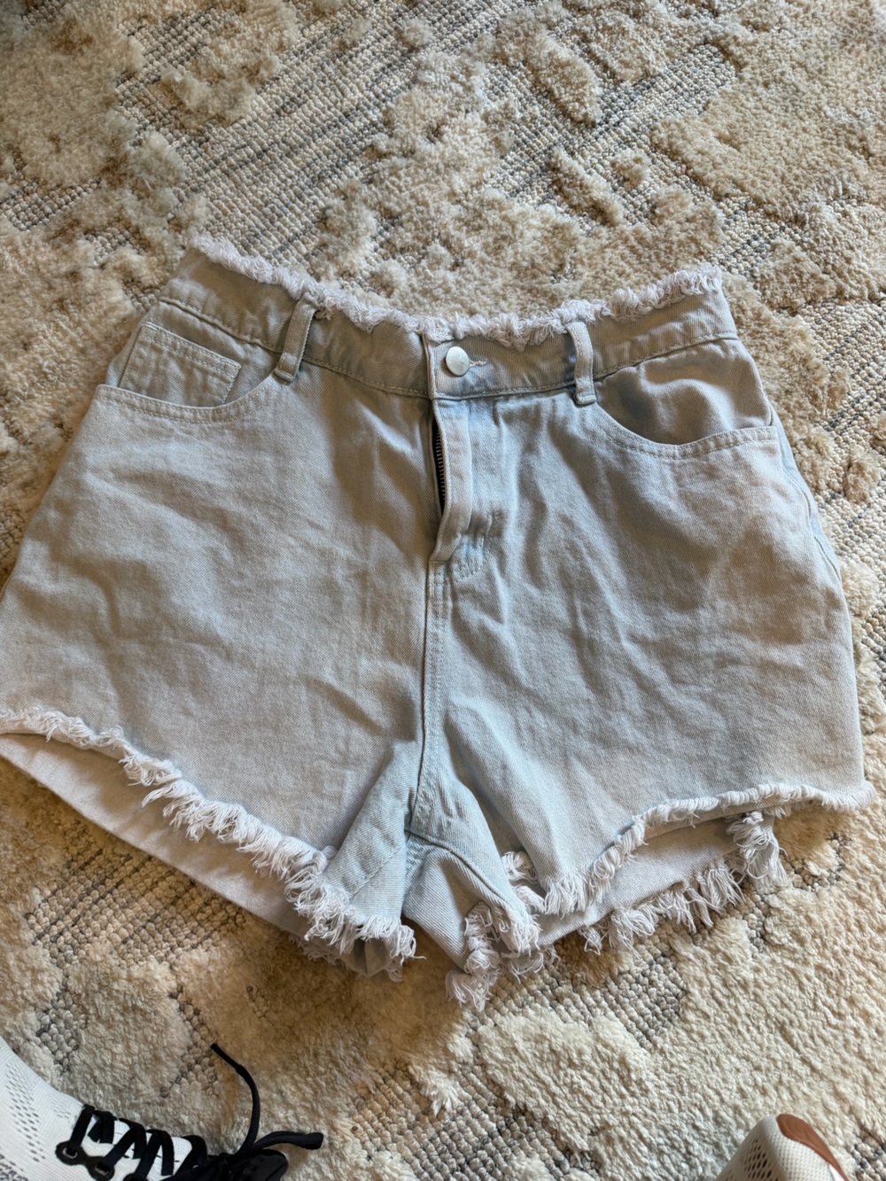 Frayed Hem High-Rise Women's Denim Shorts - Light Blue